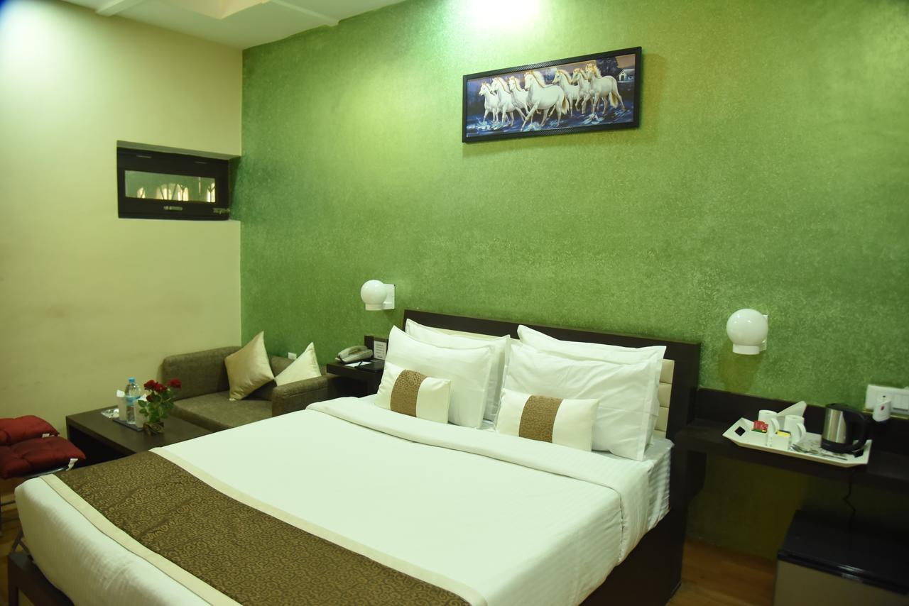 Hotel Rnb Select Vijay Delux Sultānpur Zewnętrze zdjęcie