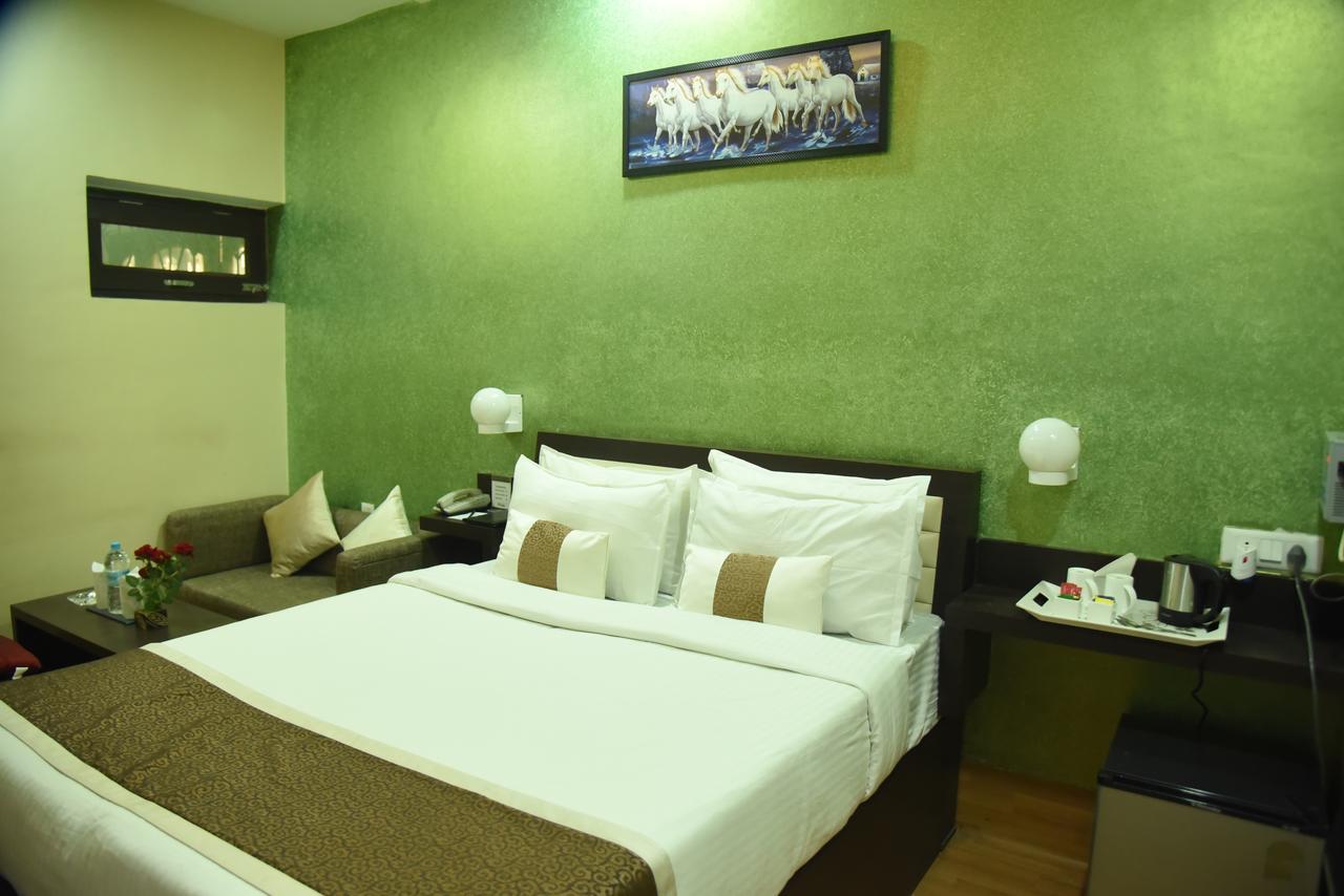Hotel Rnb Select Vijay Delux Sultānpur Zewnętrze zdjęcie